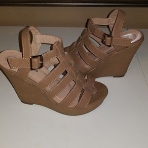 Tan Caged Wedges Size 5